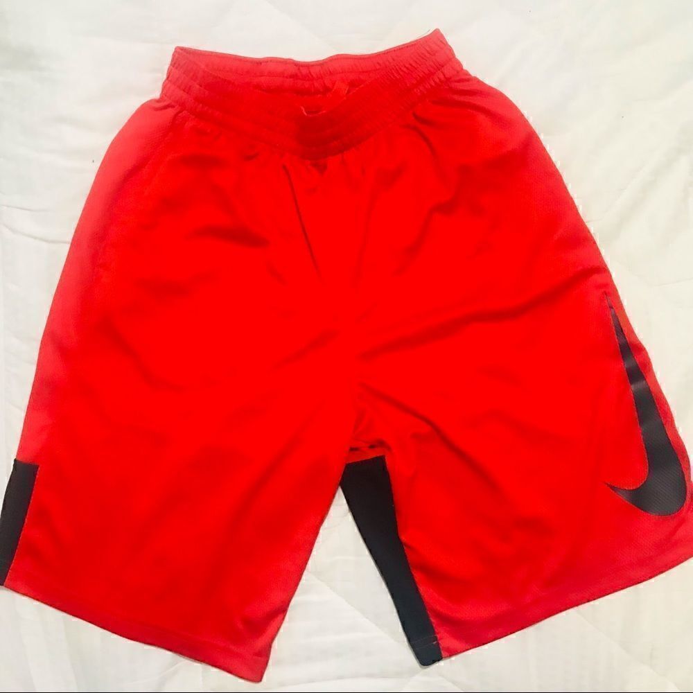 Nike basketball shorts in size boys XL